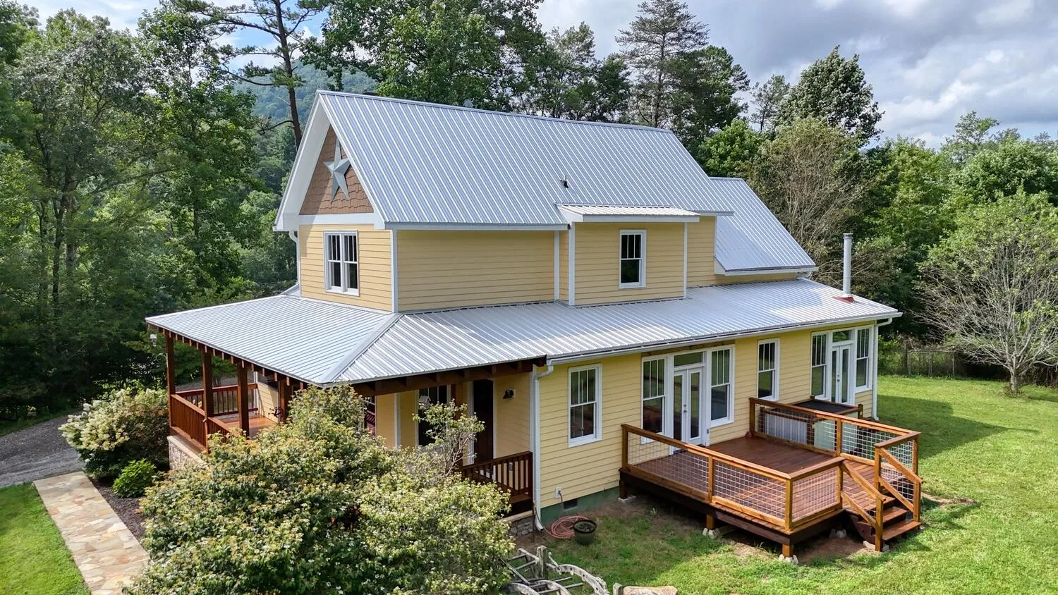 2482 Old Hwy 64 West – Hayesville NC